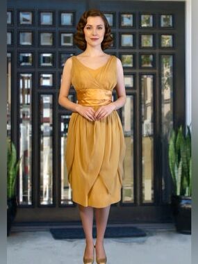 Vintage 40s Hand Crafted Gold Sleeveless Bow Detail Wiggle Dress